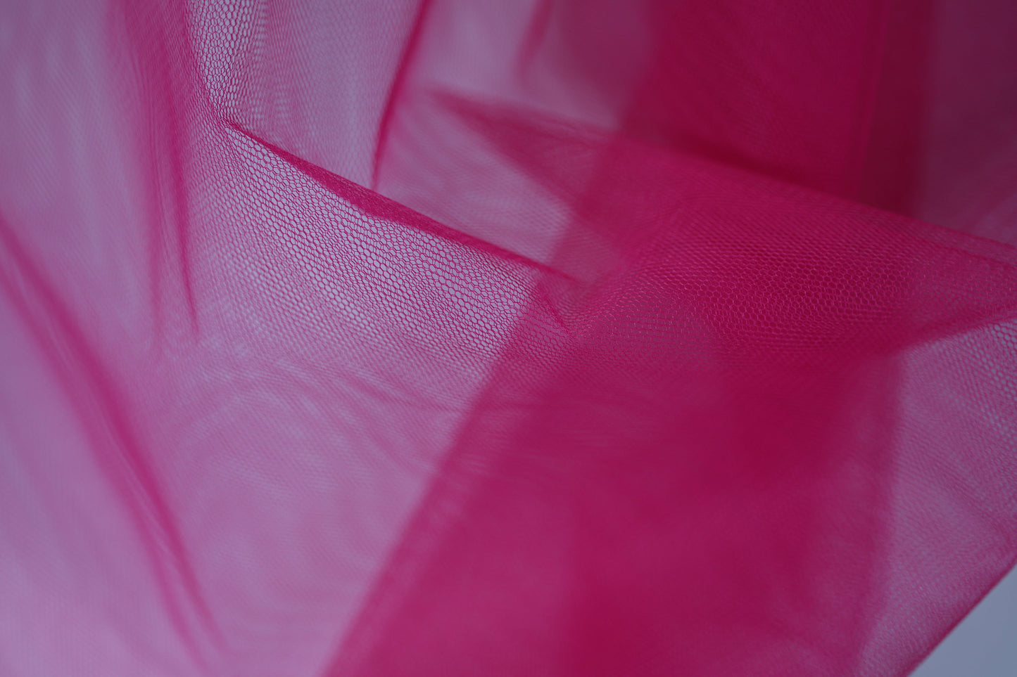Tüll in Magenta – ideal für Dekorationen, Röcke und Schleier