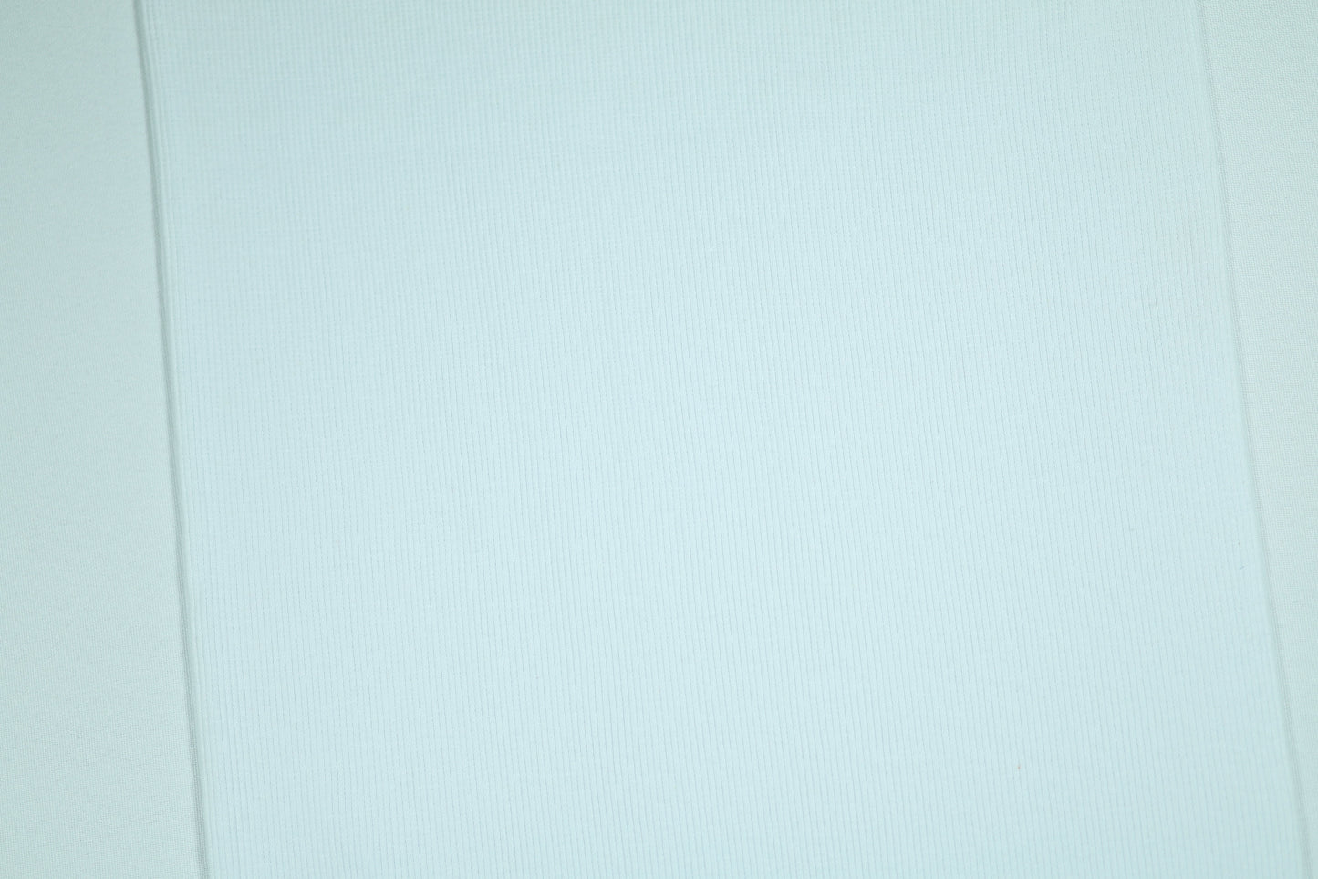 Elastischer Baumwollstoff in pastelligem Blau – mit feiner Rippe