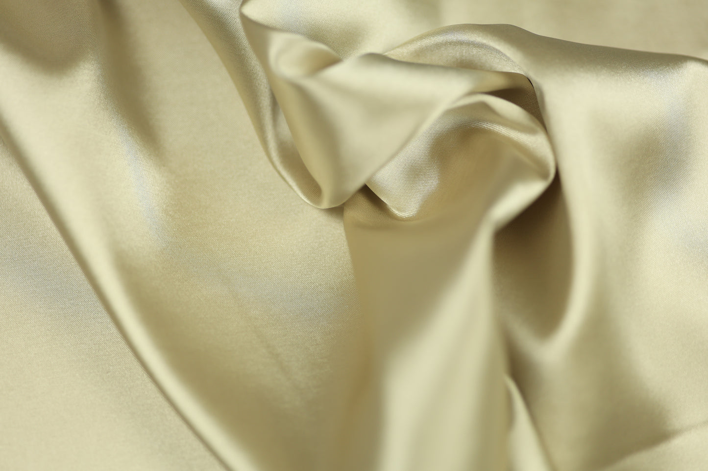 Satin Stoff in Champagner Farbe glänzend – weicher Stoff ideal für elegante Kleider, Dekoration oder DIY-Nähprojekte