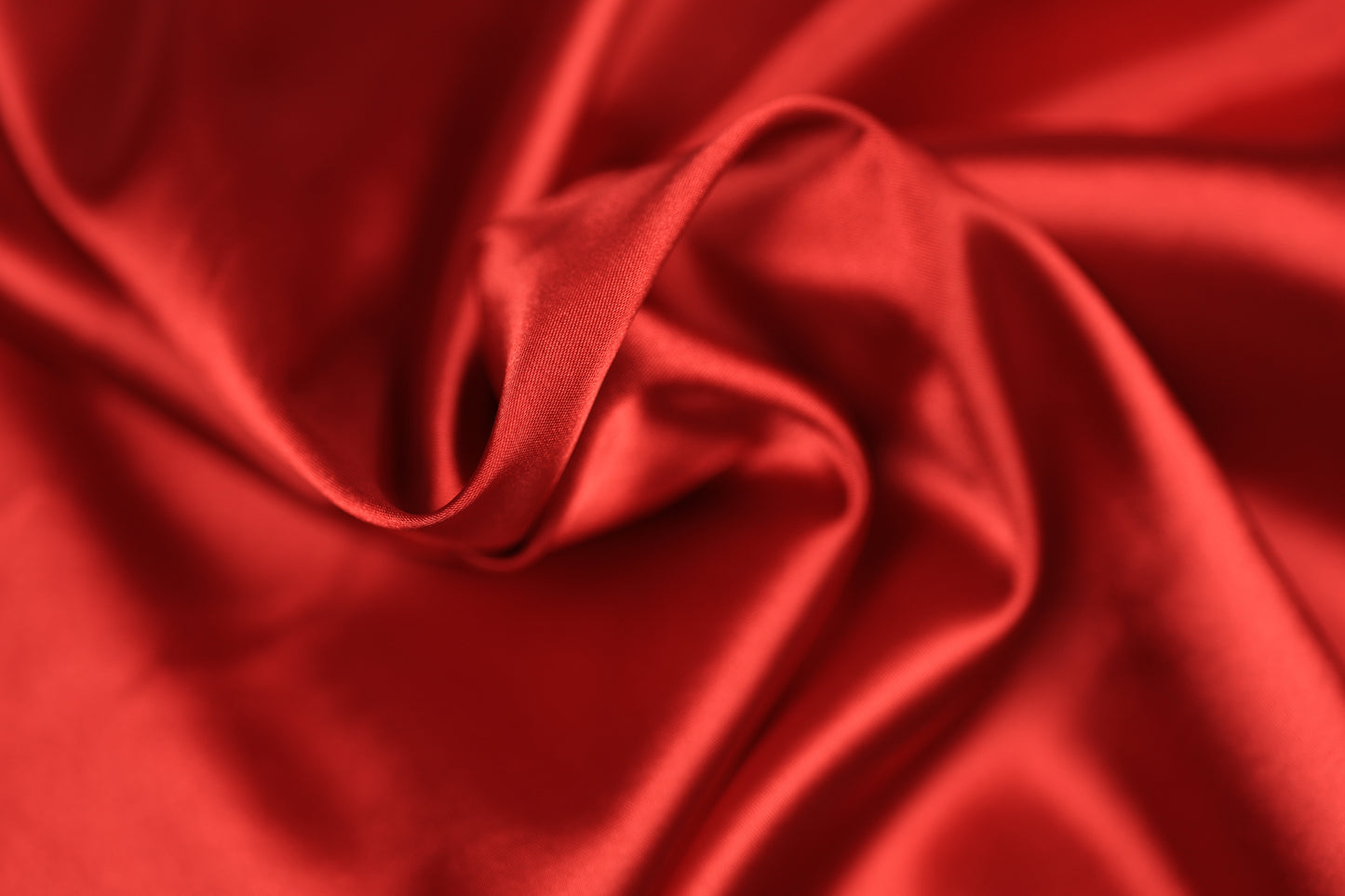 Satin Stoff in Feuerrot glänzend – weicher Stoff ideal für elegante Kleidung, Dekoration oder DIY-Nähprojekte