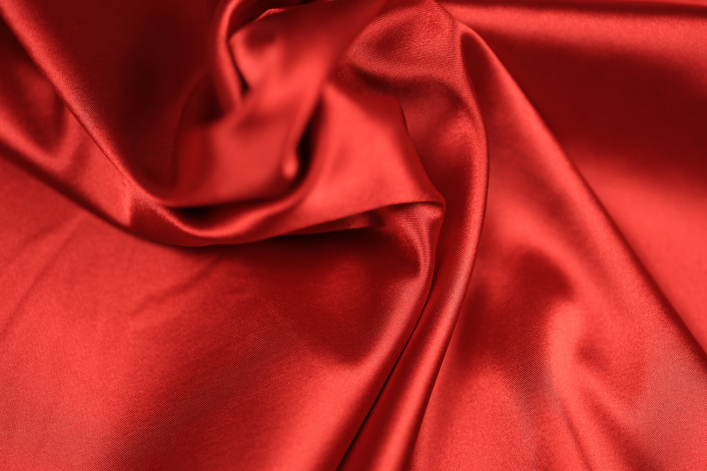 Satin Stoff in Feuerrot glänzend – weicher Stoff ideal für elegante Kleidung, Dekoration oder DIY-Nähprojekte