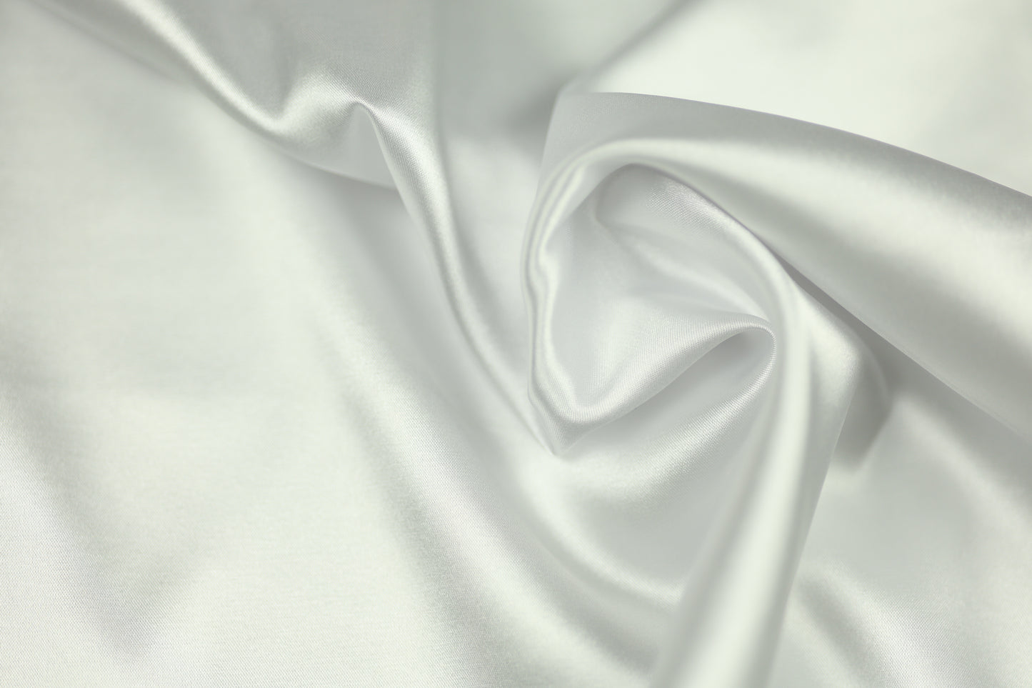 Satin Stoff in Seidenweiß glänzend – weicher Stoff ideal für Brautkleider, Dekoration oder DIY-Nähprojekte