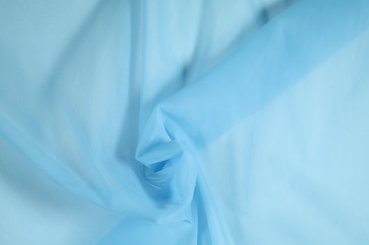 Himmelblauer Tüll – weich und transparent