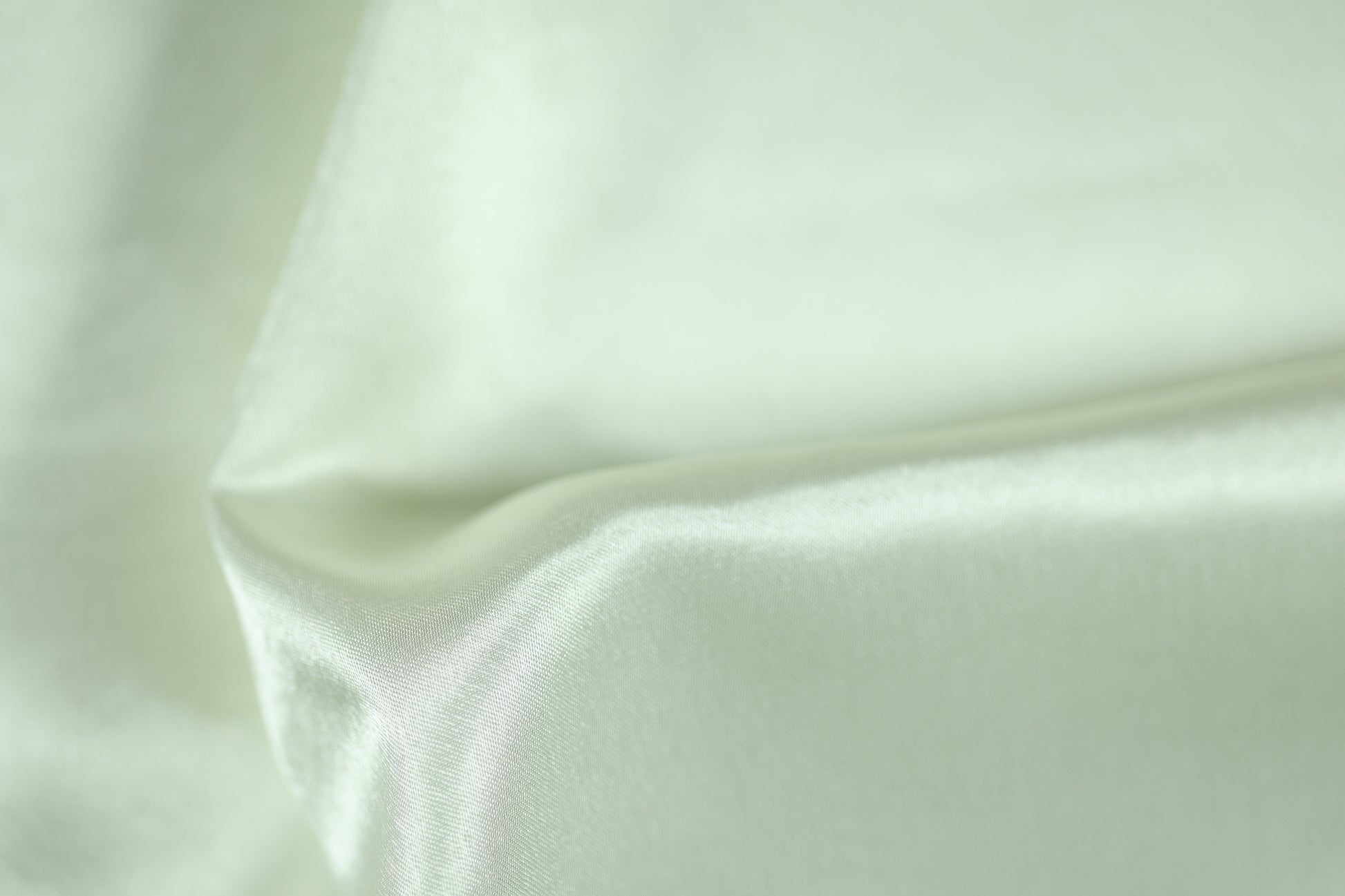 Cremefarbener Krepp Satin Stoff glänzend