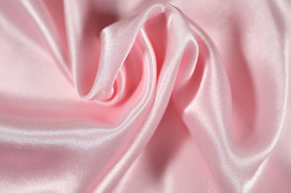 Hellrosa Krepp Satin Stoff glänzend weich