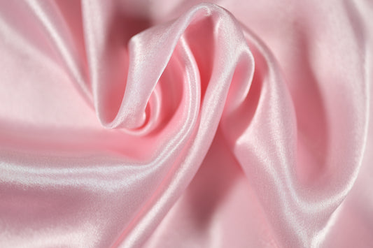Hellrosa Krepp Satin Stoff glänzend weich