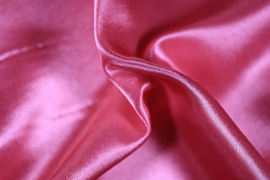 Krepp Satin Stoff in Fuchsia mit Glanz