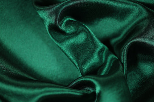 Eleganter smaragdgrüner Satin für Abendkleider