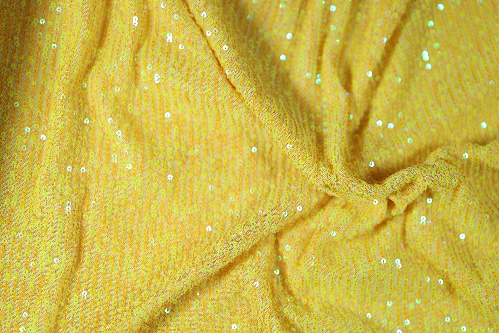 Gelber Paillettenstoff – sonnig, glitzernd und perfekt für sommerliche Designs