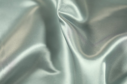 Eleganter Satin in Grau für minimalistische Designs