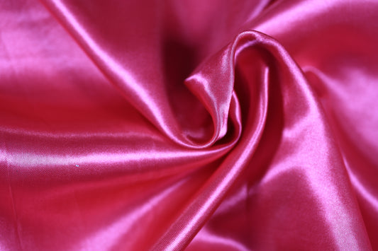 Glänzender Satin in kräftigem Pinkton