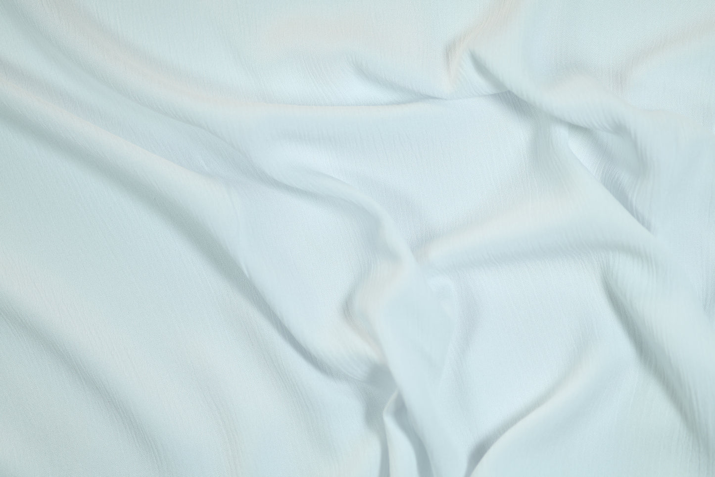 Viskosestoff in Weiß mit Kreppstruktur – ideal für Blusen & Sommermode