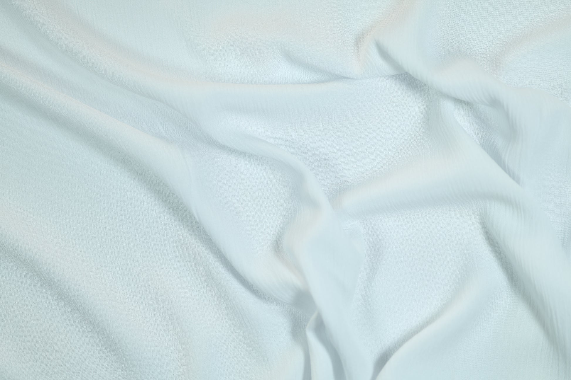 Viskosestoff in Weiß mit Kreppstruktur – ideal für Blusen & Sommermode