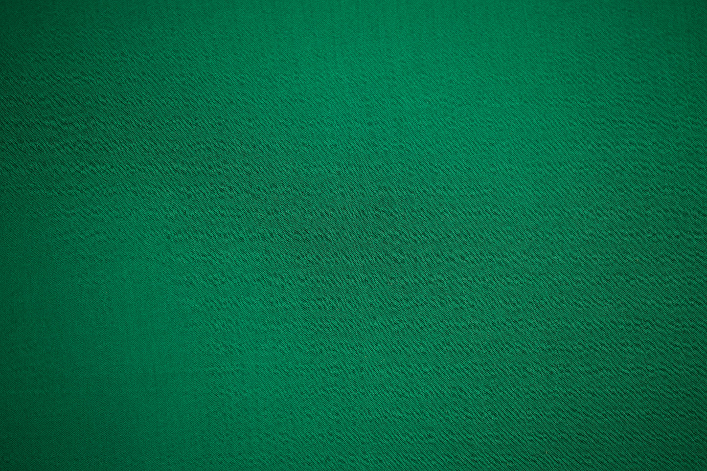 Viskosestoff in Grasgrün mit Kreppstruktur – ideal für Blusen & Sommermode