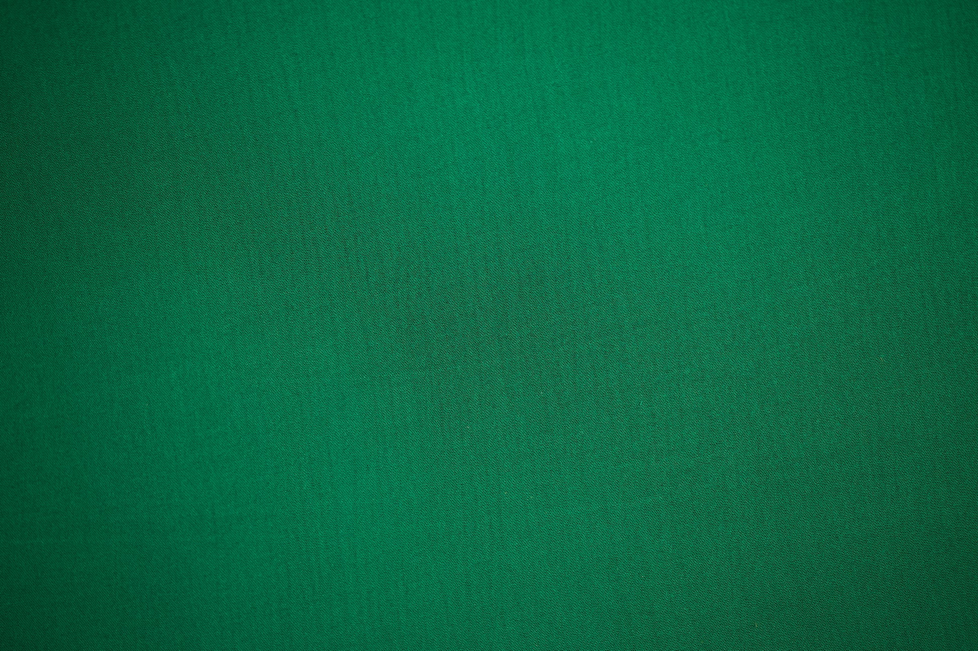 Viskosestoff in Grasgrün mit Kreppstruktur – ideal für Blusen & Sommermode