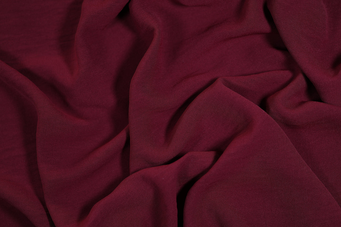 Knitterfreier Crepe Stoff in Bordeaux für Mode