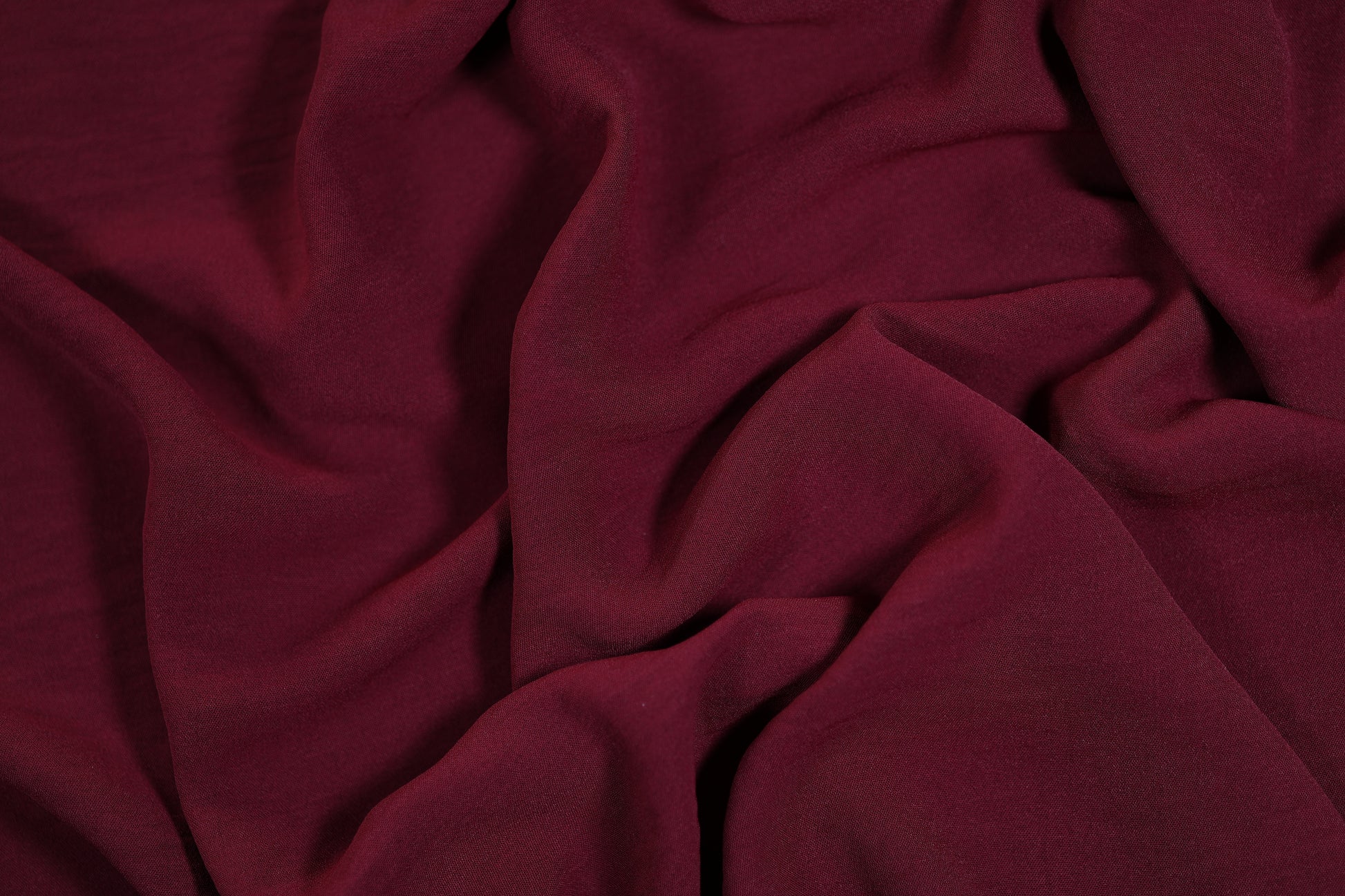 Knitterfreier Crepe Stoff in Bordeaux für Mode