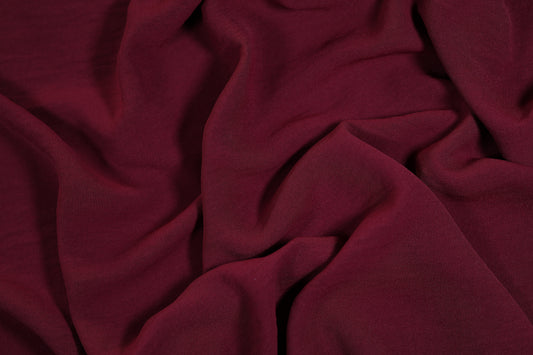 Knitterfreier Crepe Stoff in Bordeaux für Mode