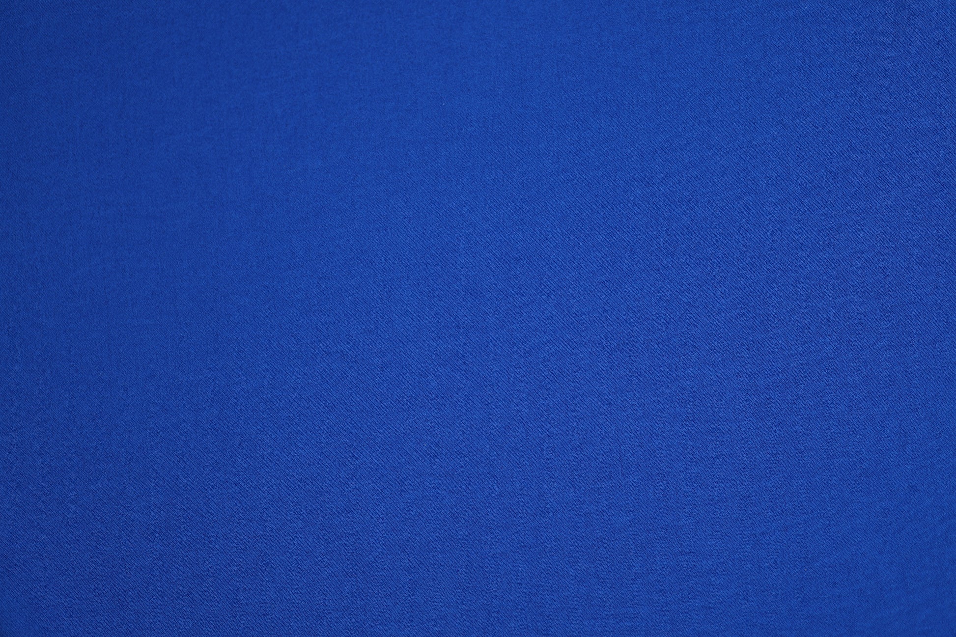 Strahlender Stoff in Blau – ideal für Kleider