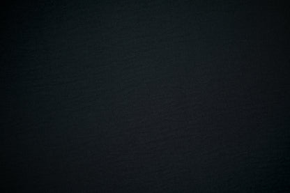 Eleganter Crepe Stoff in Schwarz – knitterarm