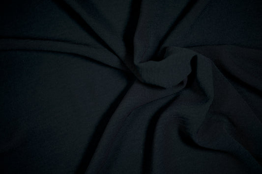 American Crepe Stoff Schwarz – klassisch und elegant
