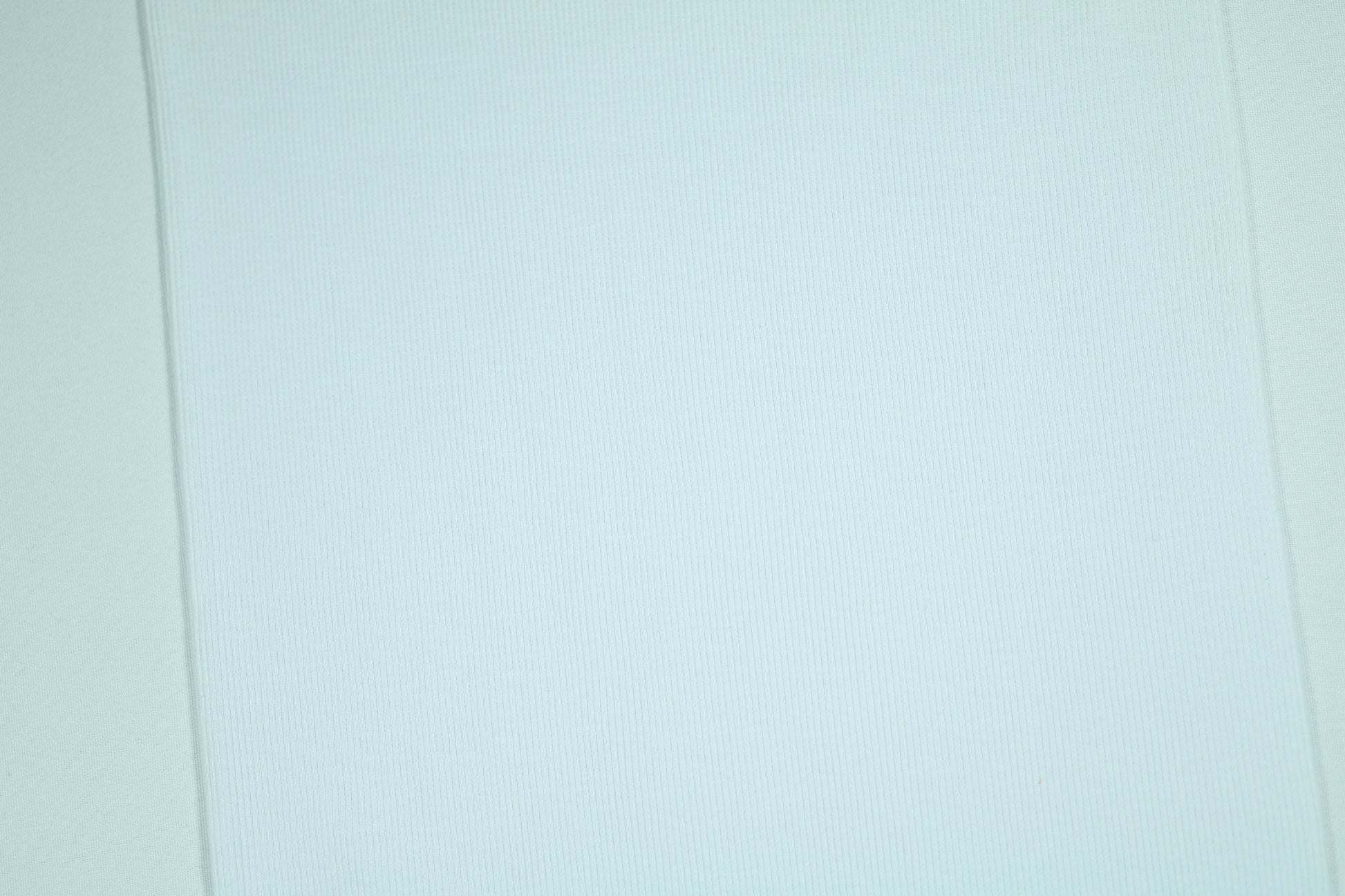 Elastischer Baumwollstoff in pastelligem Blau – mit feiner Rippe