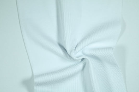 Kühler Bündchenstoff in sanftem Eisblau – ideal für Sommermode