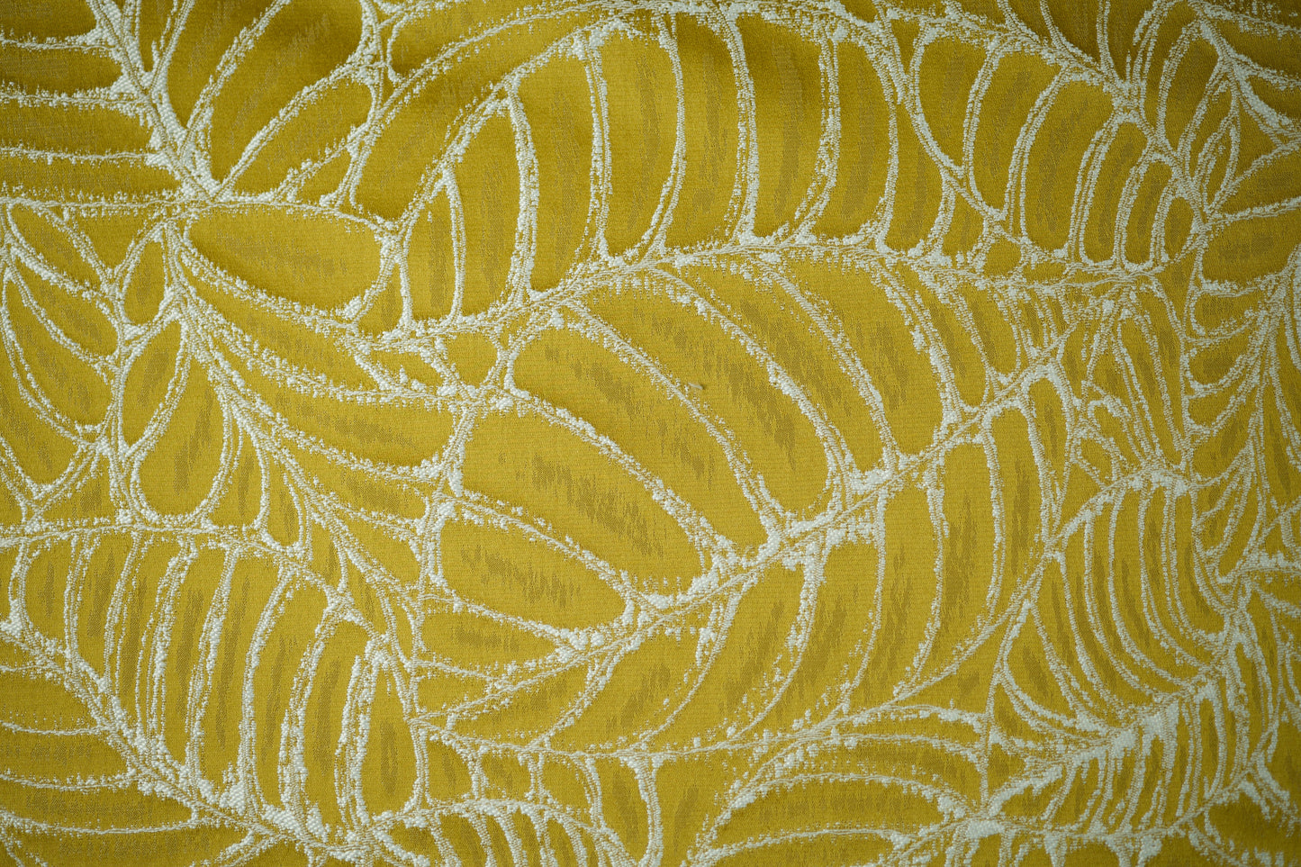 Blattmuster Jacquard – Senfgelb – eleganter Möbel- und Dekostoff mit stilvollem Muster