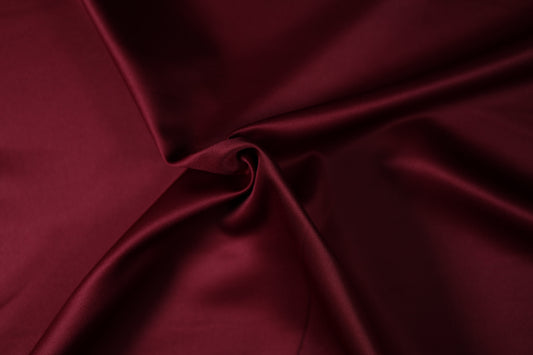 Tischstoff in tiefem Bordeaux – pflegeleicht und kochfest
