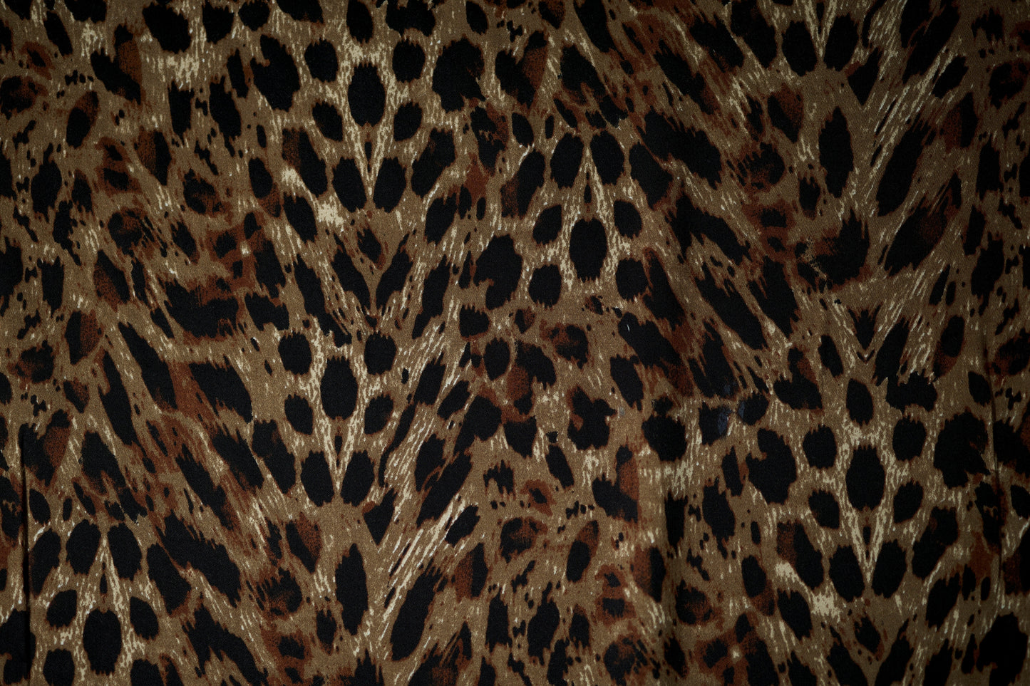 Viskose – Animalprint Braun mit Glanz – ideal für Sommerkleidung, Blusen und Accessoires