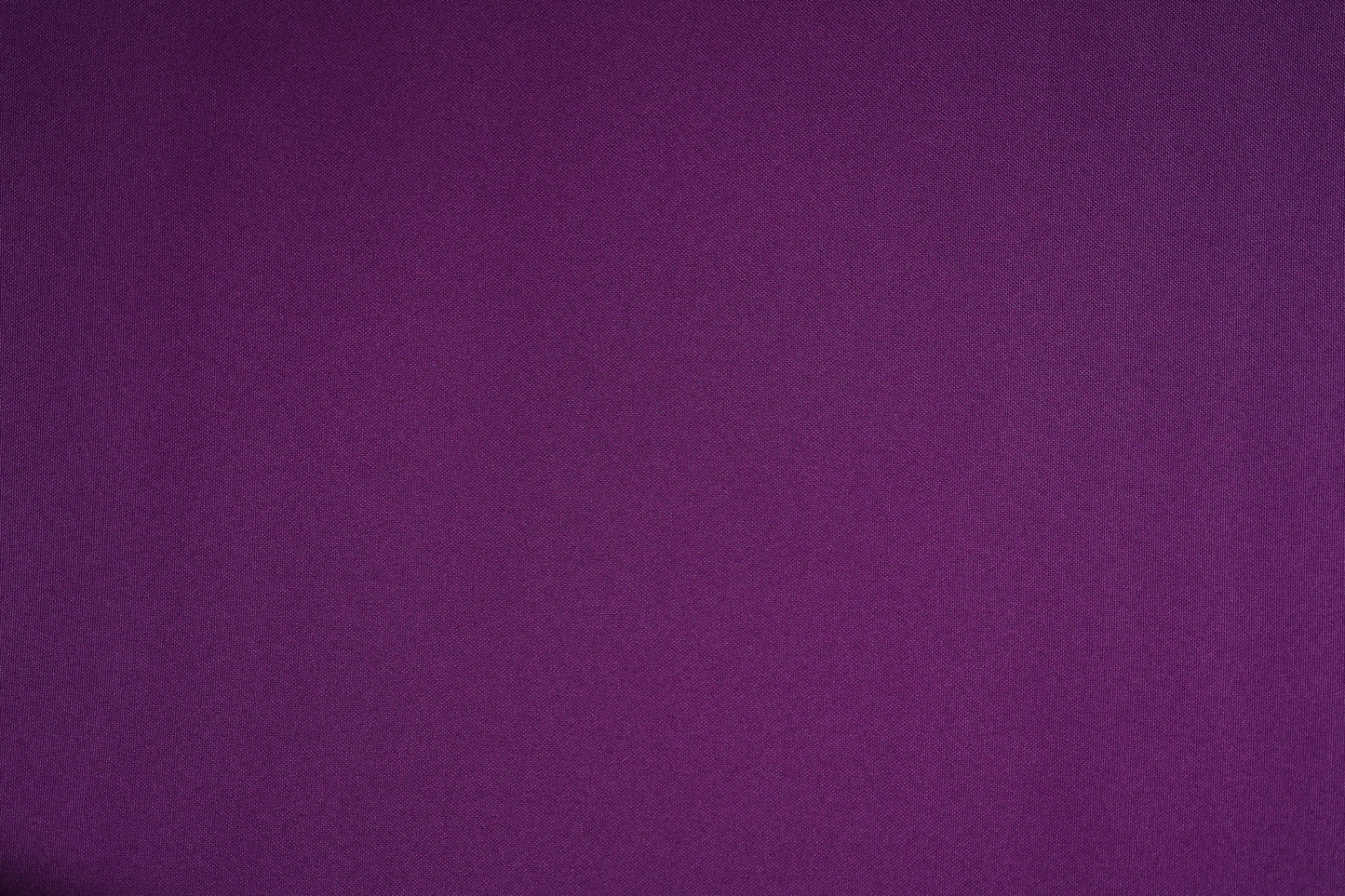 Polyester Panama Stoff in Violett – Nahaufnahme der Stoffstruktur und Farbe