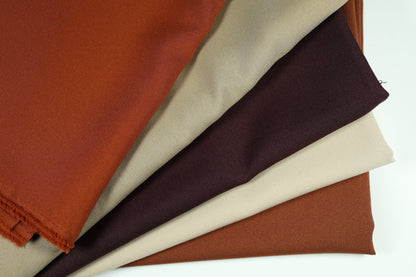 Polyester Panama Stoffe in warmen Naturtönen – Farbübersicht von Terrakotta, Sand, Schokobraun bis Beige, ideal für stilvolle Deko und Heimtextilien
