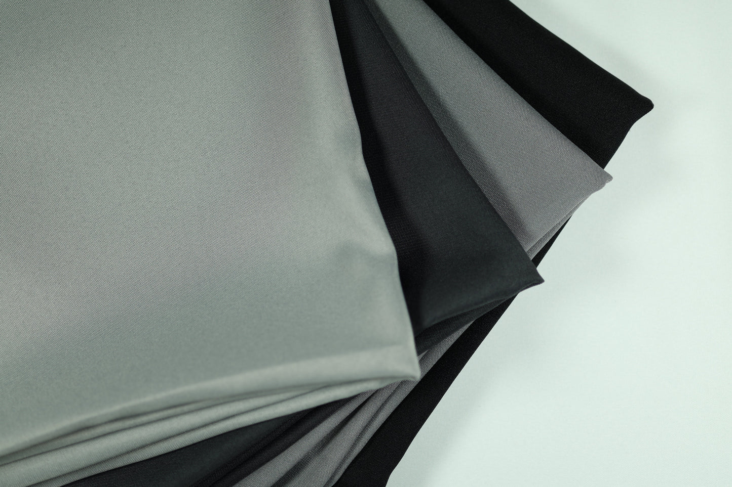 Polyester Panama Stoffe in Grau und Schwarz – elegante Kombination für stilvolle Raumgestaltung
