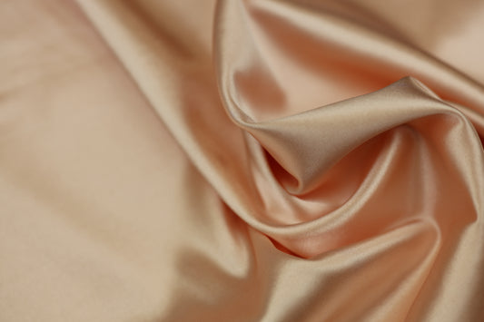 Satin Stoff in Apricot Farbe glänzend – weicher Stoff ideal für elegante Kleider, Dekoration oder DIY-Nähprojekte