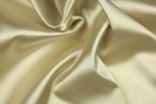 Satin Stoff in Champagner Edel glänzed  glänzend Farbe – weicher Stoff ideal für elegante Kleider, Dekoration oder DIY-Nähprojekte