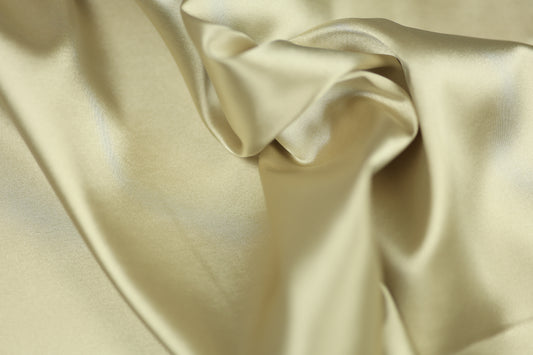 Satin Stoff in Champagner Farbe glänzend – weicher Stoff ideal für elegante Kleider, Dekoration oder DIY-Nähprojekte