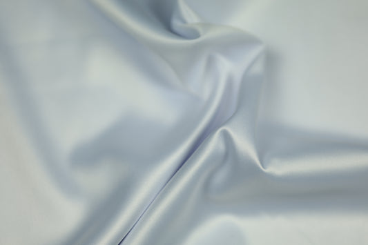 Satin Stoff in Eisblau Farbe glänzend – weicher Stoff ideal für elegante Kleider, Dekoration oder DIY-Nähprojekte