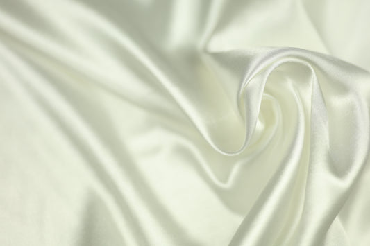 Satin Stoff in Elfenbein glänzend – weicher Stoff ideal für Brautmode, Dekoration oder DIY-Nähprojekte