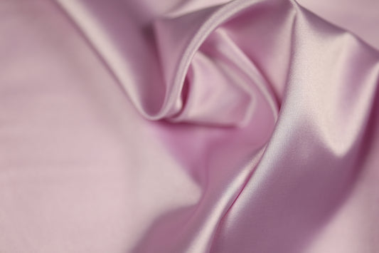 Satin Stoff in Hellrosa glänzend – zarter Stoff für festliche Kleidung, Dekoration oder DIY-Projekte