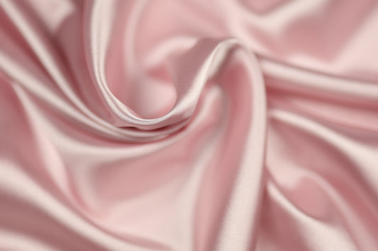 Satin Stoff in Zartrosa glänzend – weicher Stoff ideal für Hochzeitskleider, Dekoration oder DIY-Nähprojekte