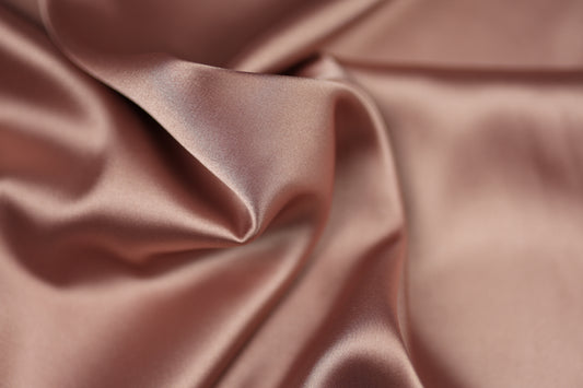 Satin Stoff in Rose Farbe glänzend – weicher Stoff ideal für elegante Kleider, Dekoration oder DIY-Nähprojekte