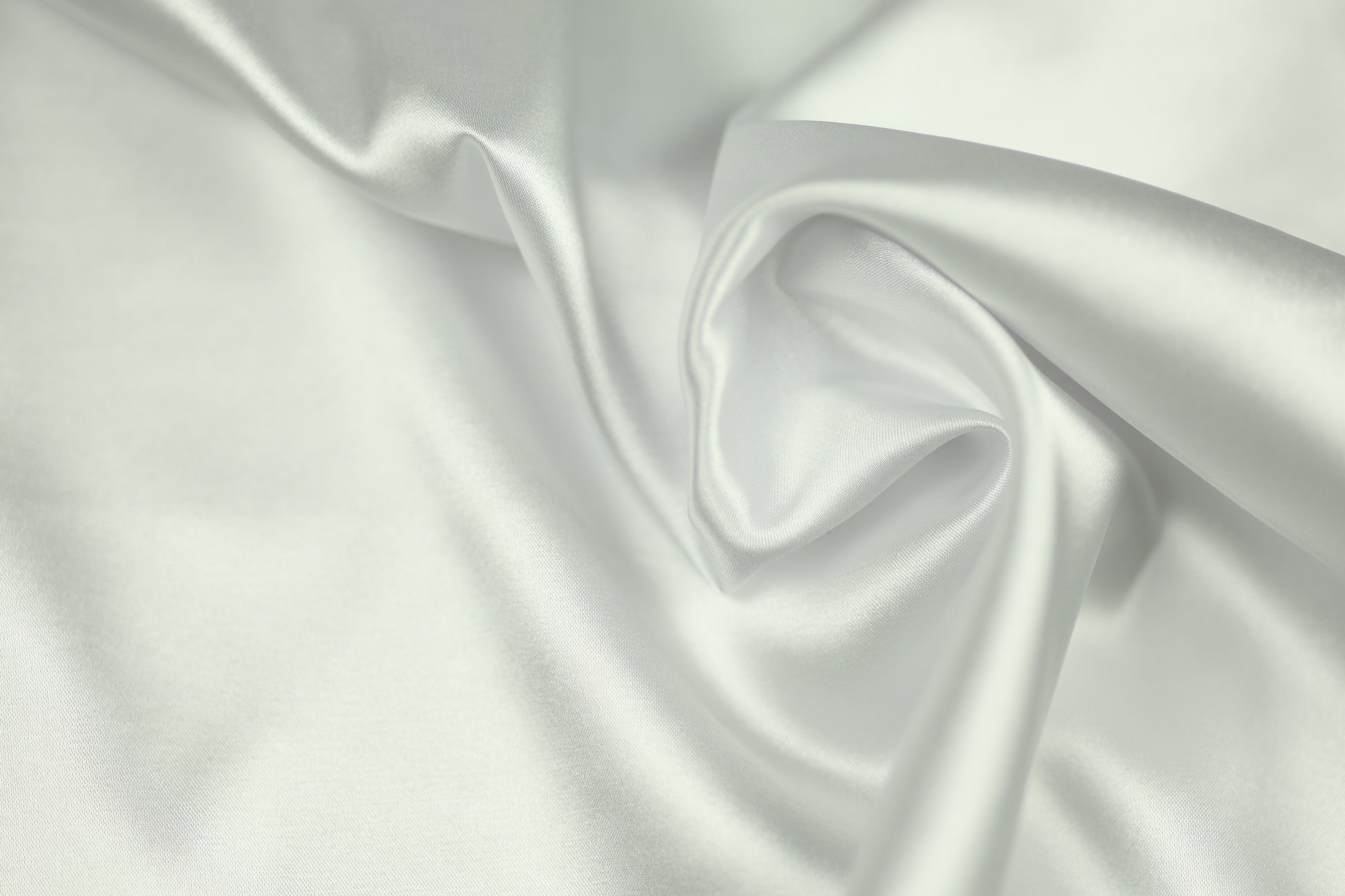 Satin Stoff in Seidenweiß glänzend – weicher Stoff ideal für Brautkleider, Dekoration oder DIY-Nähprojekte