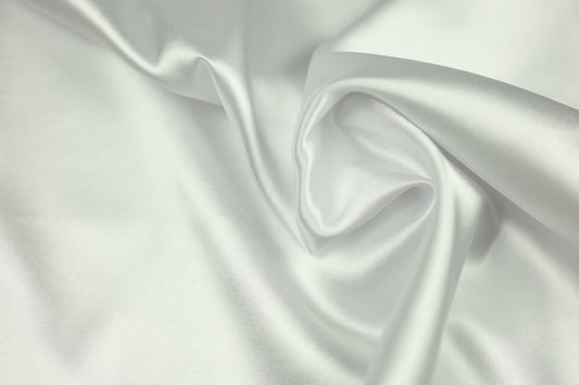 Satin Stoff in Seidenweiß glänzend – weicher Stoff ideal für Brautkleider, Dekoration oder DIY-Nähprojekte
